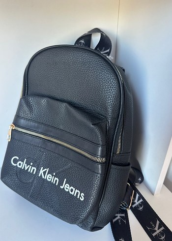 Calvin Klein Jeans Siyah Deri Sırt Çantası