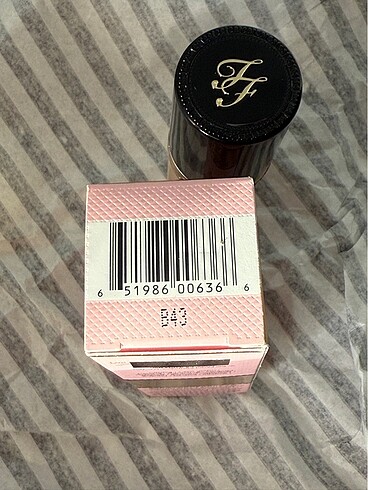 Beden Too faced born this way kapatıcı