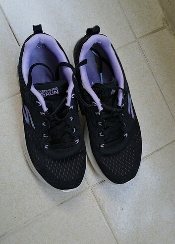 36 Beden siyah Renk Skechers 36 numara kız çocuk