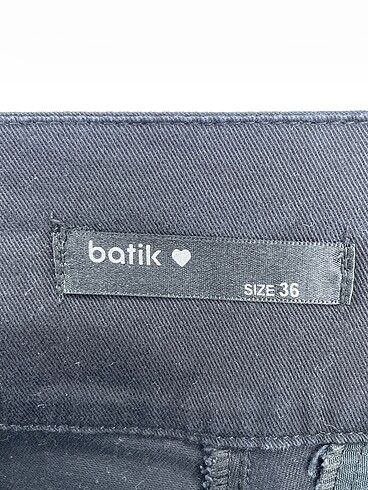 36 Beden siyah Renk Batik Mini Şort %70 İndirimli.