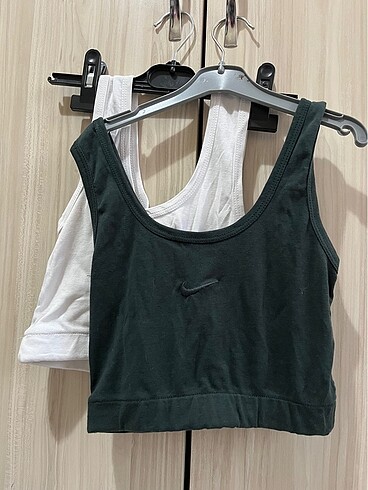 Nike crop ikili