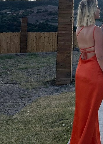 Diğer turuncu sırt dekolteli Saten Elbise