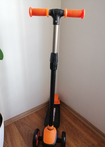 Beden Cool Wheels Turuncu Renkli Çocuk Scooter'ı