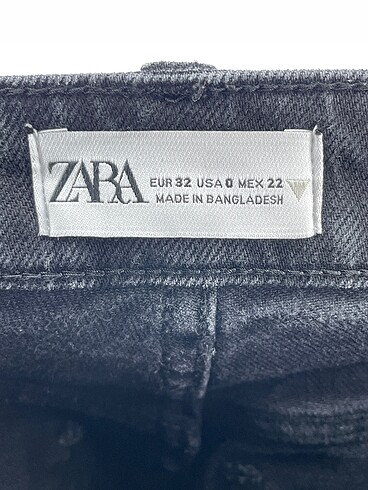 32 Beden siyah Renk Zara Jean / Kot %70 İndirimli.