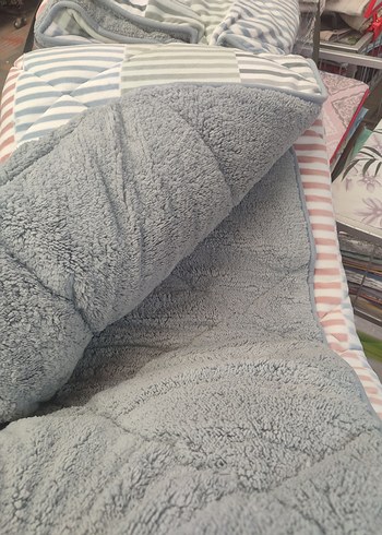 Merinos Gri Çizgili peluş yorgan - Görsel 4