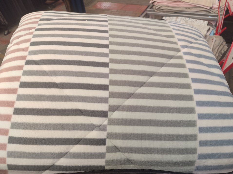 Merinos Gri Çizgili peluş yorgan - Görsel 3