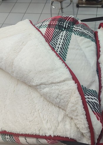 Bordo Gri Ekose Desenli peluş yorgan - Görsel 4