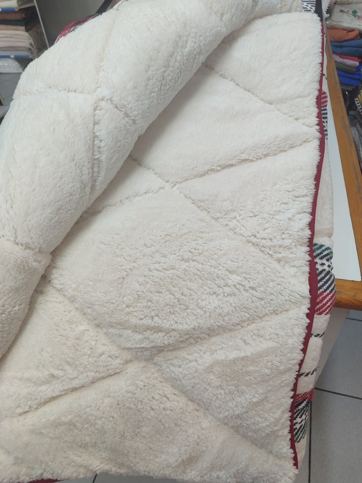 Bordo Gri Ekose Desenli peluş yorgan - Görsel 5