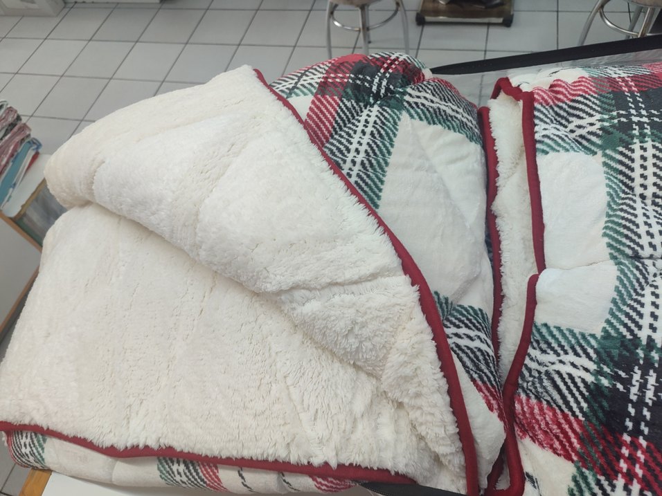 Bordo Gri Ekose Desenli peluş yorgan - Görsel 4