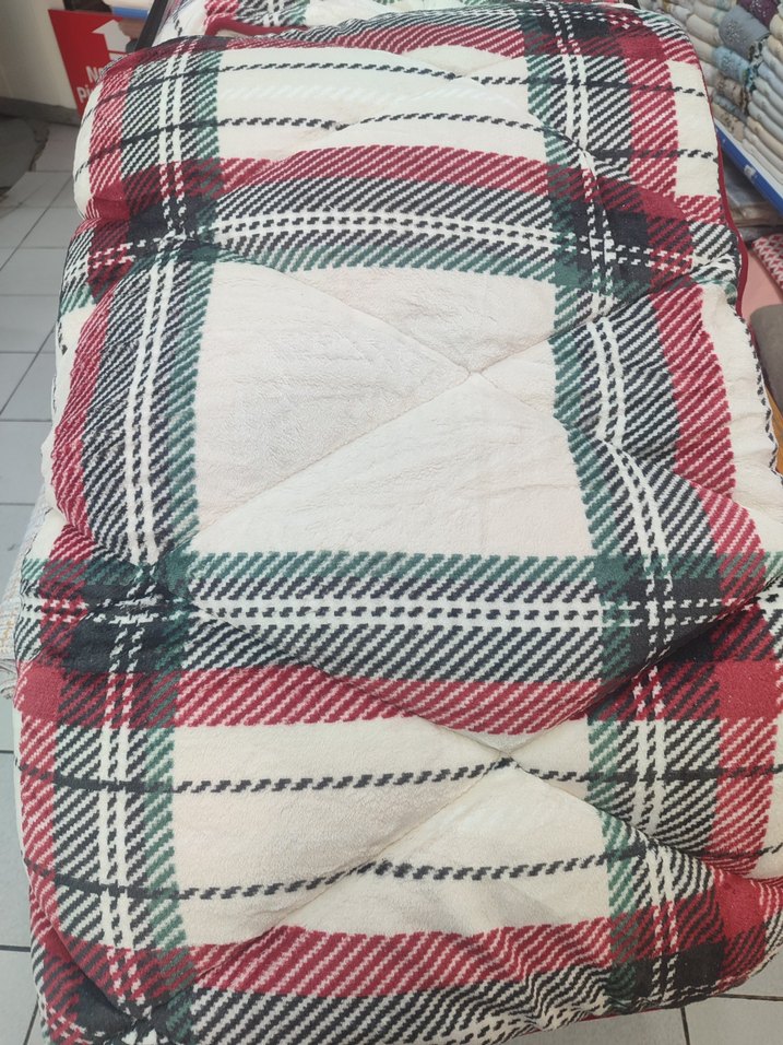 Bordo Gri Ekose Desenli peluş yorgan - Görsel 3