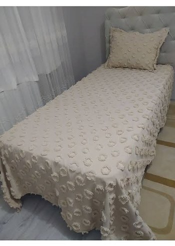Nakışlı Beyaz Yatak Örtüsü