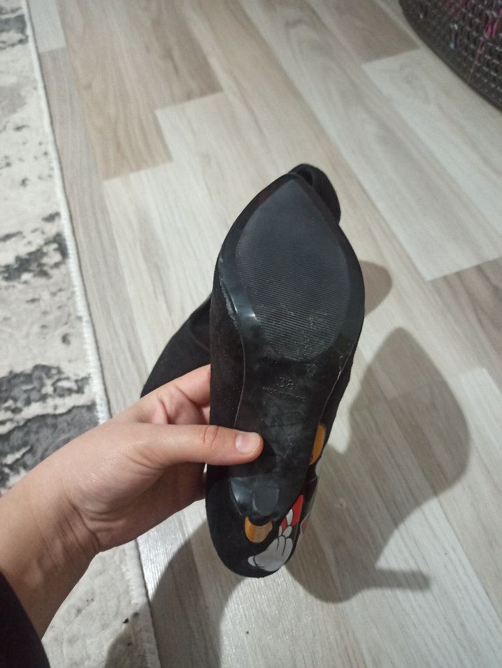 Mickey Mouse Baskılı Siyah Stiletto - Görsel 3