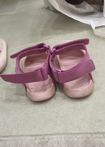 34 Beden Puma Kız Çocuk Pembe Bantlı Terlik