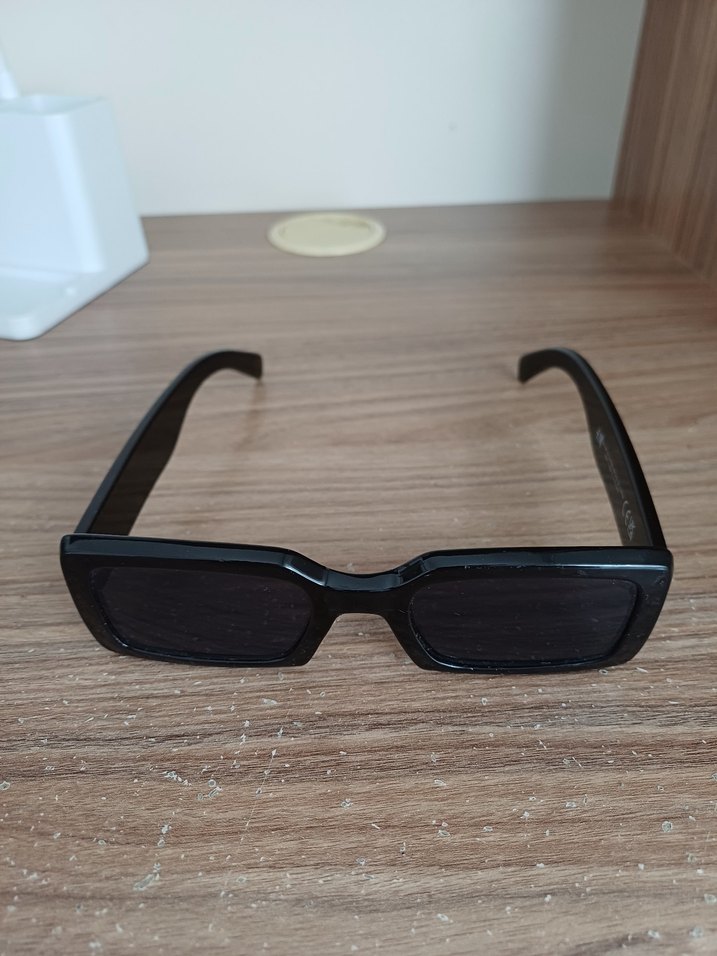 H&M Güneş Gözlüğü - Görsel 2