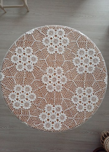 El İşi Dantel Masa Örtüsü