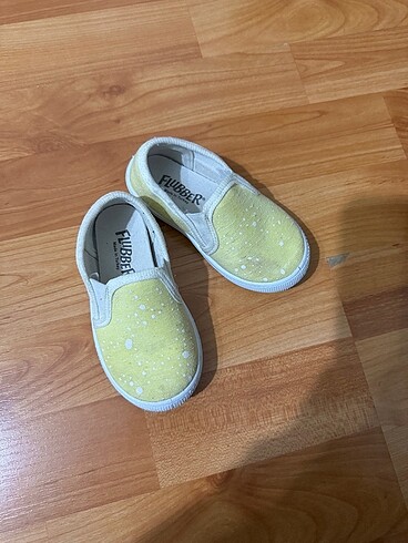 22 Beden sarı Renk Converse ayakkabı