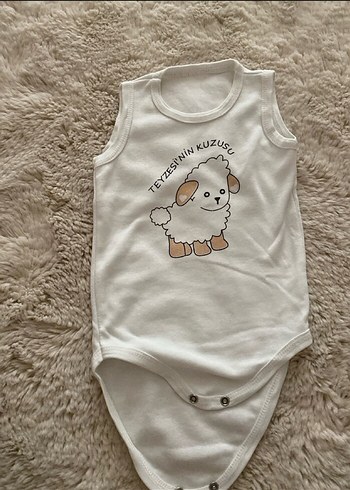 Kolsuz Beyaz Kuzu Baskılı Bebek Body