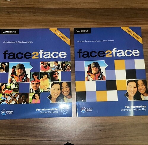 Cambridge Pre intermediate students and workbook kitapları