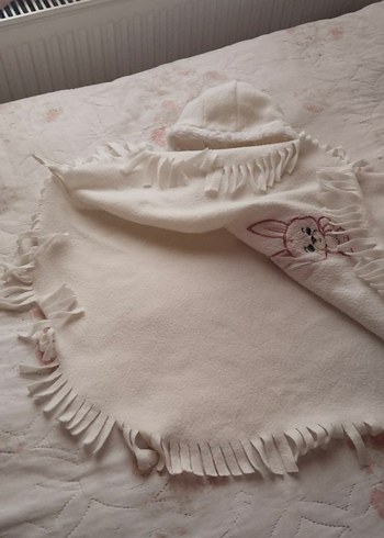 Kapüşonlu Beyaz Kız Çocuk Panço - Görsel 3