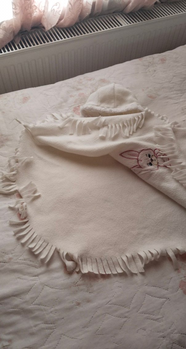 Kapüşonlu Beyaz Kız Çocuk Panço - Görsel 3