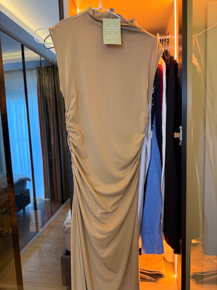 Bej Drapeli Kolsuz Uzun Elbise - Görsel 5