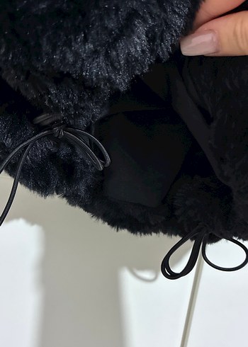Siyah Kürklü Kadın Mont - Görsel 2