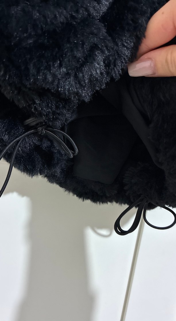 Siyah Kürklü Kadın Mont - Görsel 2