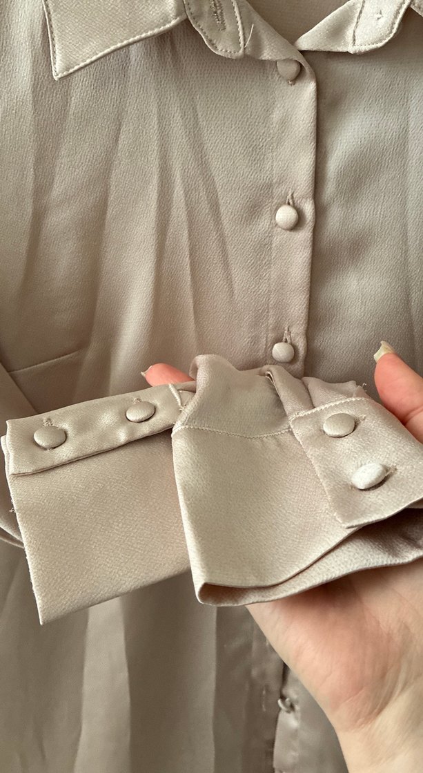 Bej Saten Düğmeli Kadın Gömlek - Görsel 3