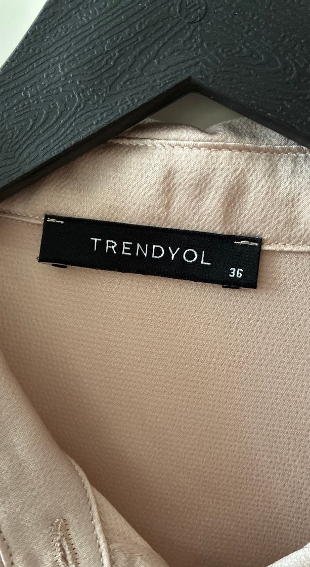 Bej Saten Düğmeli Kadın Gömlek - Görsel 2