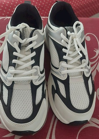 Beyaz Gri Bağcıklı Spor Kadın Sneaker