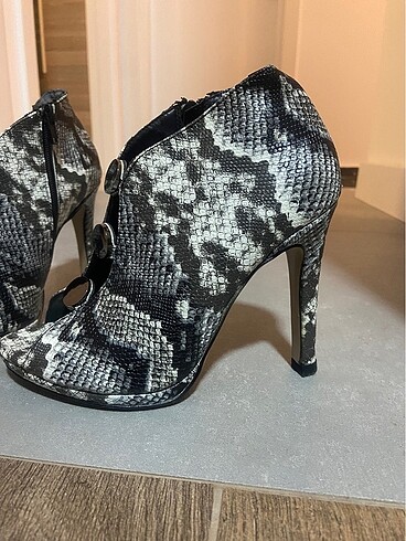 Diğer Yılan deseni bootie