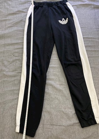 Siyah Baskılı Kapüşonlu Rahat Takım - Görsel 11