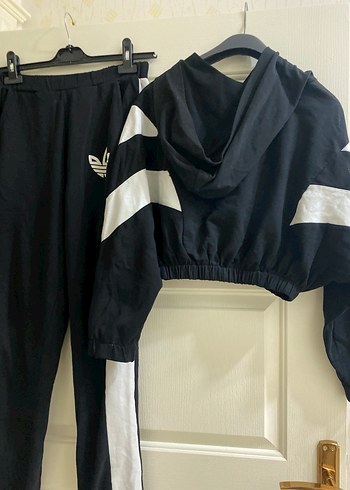 Siyah Baskılı Kapüşonlu Rahat Takım - Görsel 7