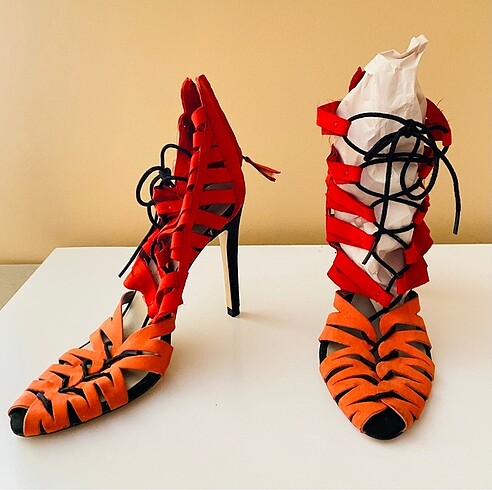 ZARA ÇİFT RENKLİ BAĞCIK DETAYLI SÜET STİLETTO - Görsel 2