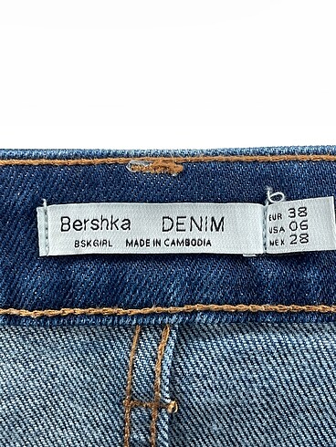 38 Beden lacivert Renk Bershka Jean / Kot %70 İndirimli.