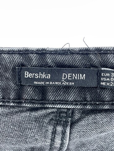 38 Beden siyah Renk Bershka Jean / Kot %70 İndirimli.