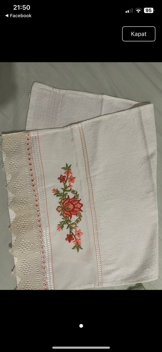 Kırmızı Nakışlı Beyaz Havlu - Görsel 4