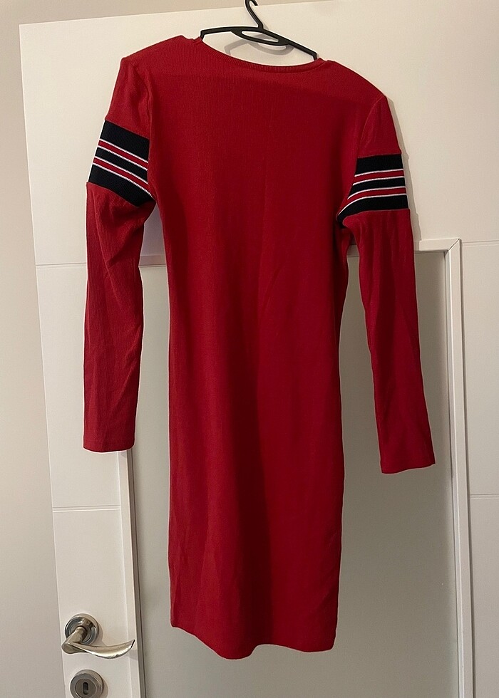 Kırmızı fitilli elbise - Görsel 2