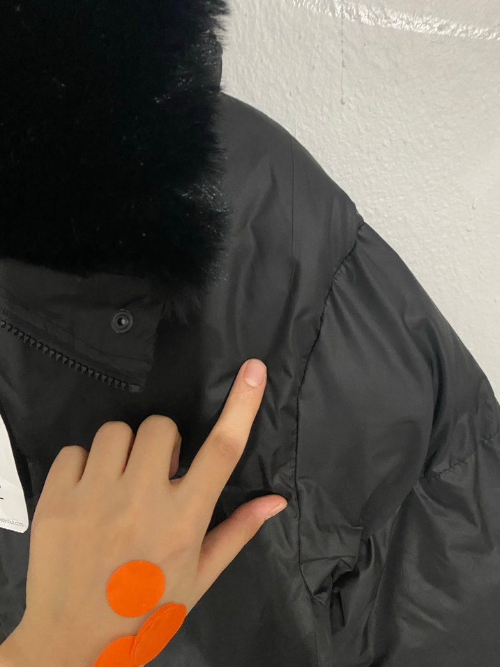 Kürk Detaylı Siyah Kadın şişme Montu - Görsel 3