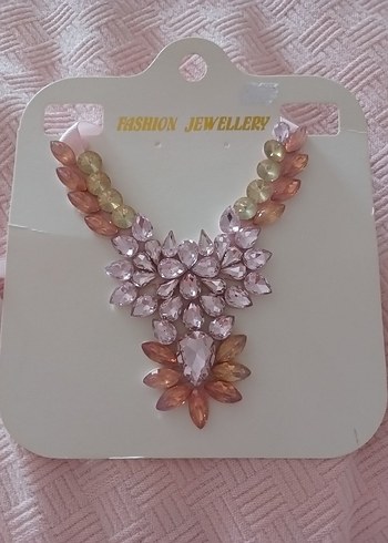 Pembe Kadın Kolye