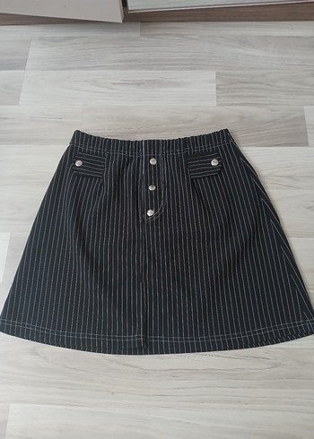 Düğmeli Siyah Çizgili Mini Etek