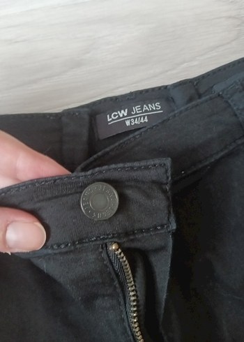 LC Waikiki Siyah Midi Boy Bol Kesim Denim Şort