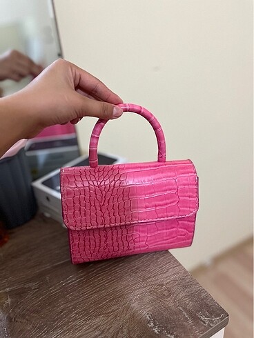 Pembe çok şık bir omuz ve el çantası