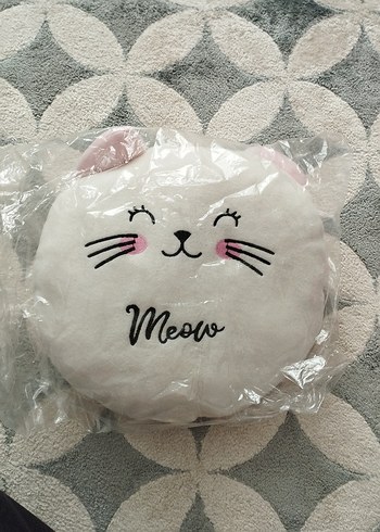 peluş kedi yastık