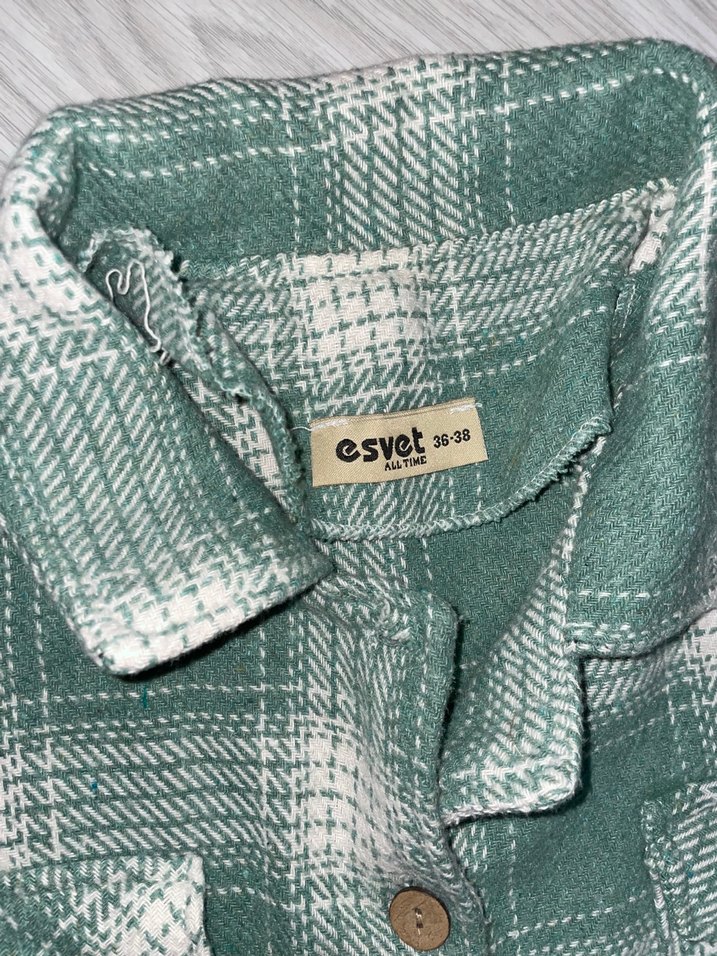 Uzun Kollu Düğmeli Yeşil Kadın Gömlek - Görsel 2