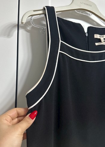 Siyah Mini Yüksek Yakalı Kolsuz Elbise - Görsel 3