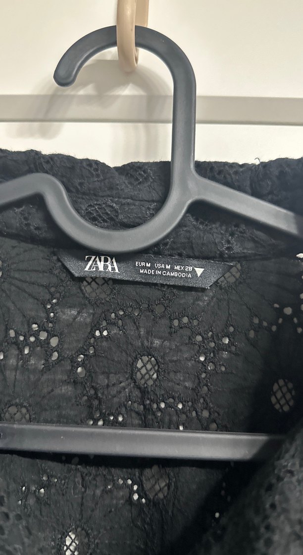 Düğmeli Siyah Nakışlı Uzun Kollu Gömlek - Görsel 3