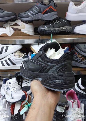 Nike Siyah Bağcıklı Kadın Spor Ayakkabı