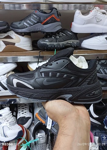 Siyah Bağcıklı Kadın Spor Ayakkabı