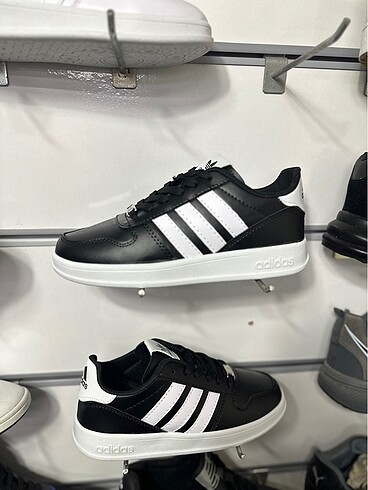 Diğer Adidas spor ayakkabı